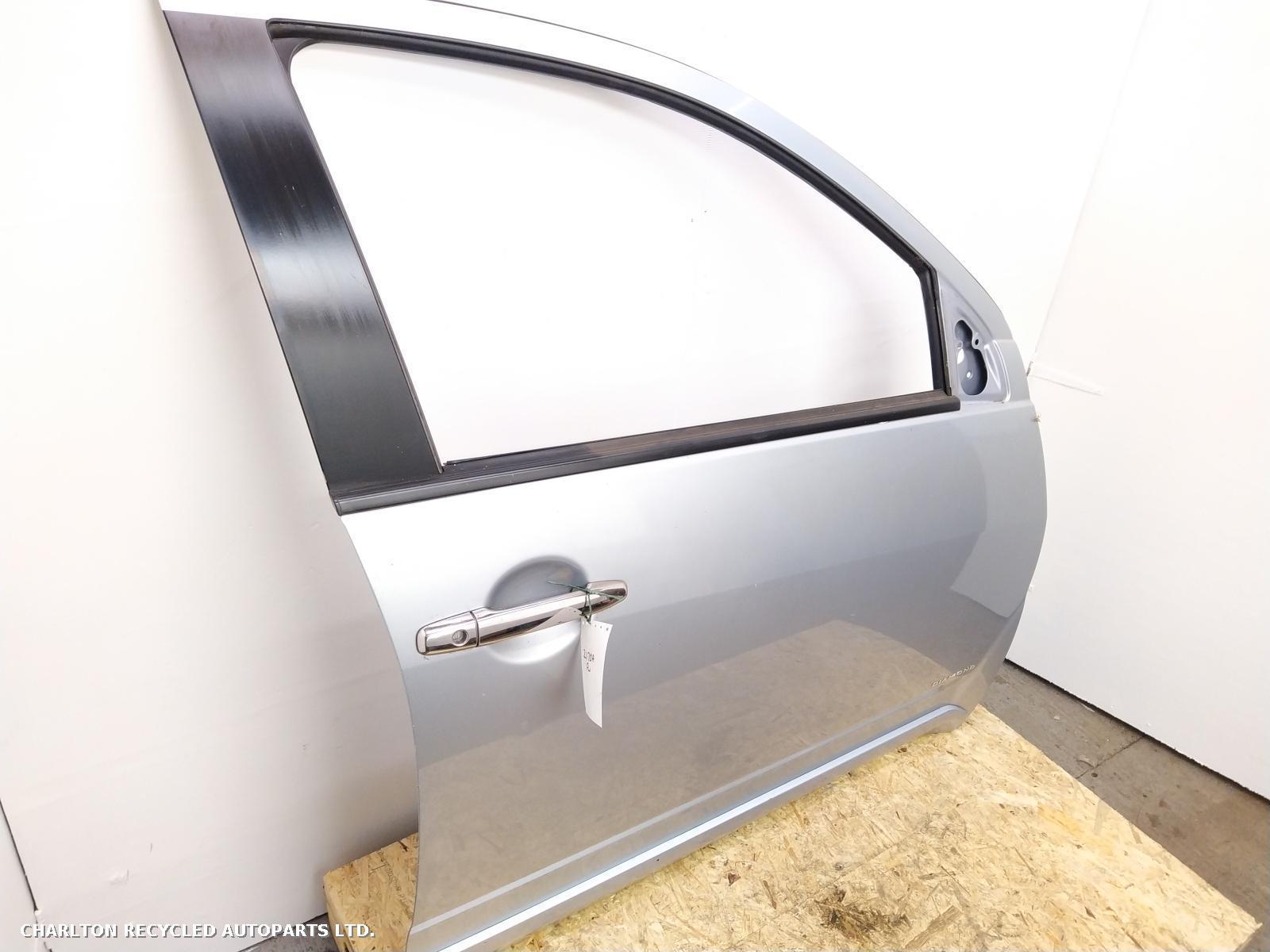 View Auto part R Front Door MITSUBISHI OUTLANDER 2010