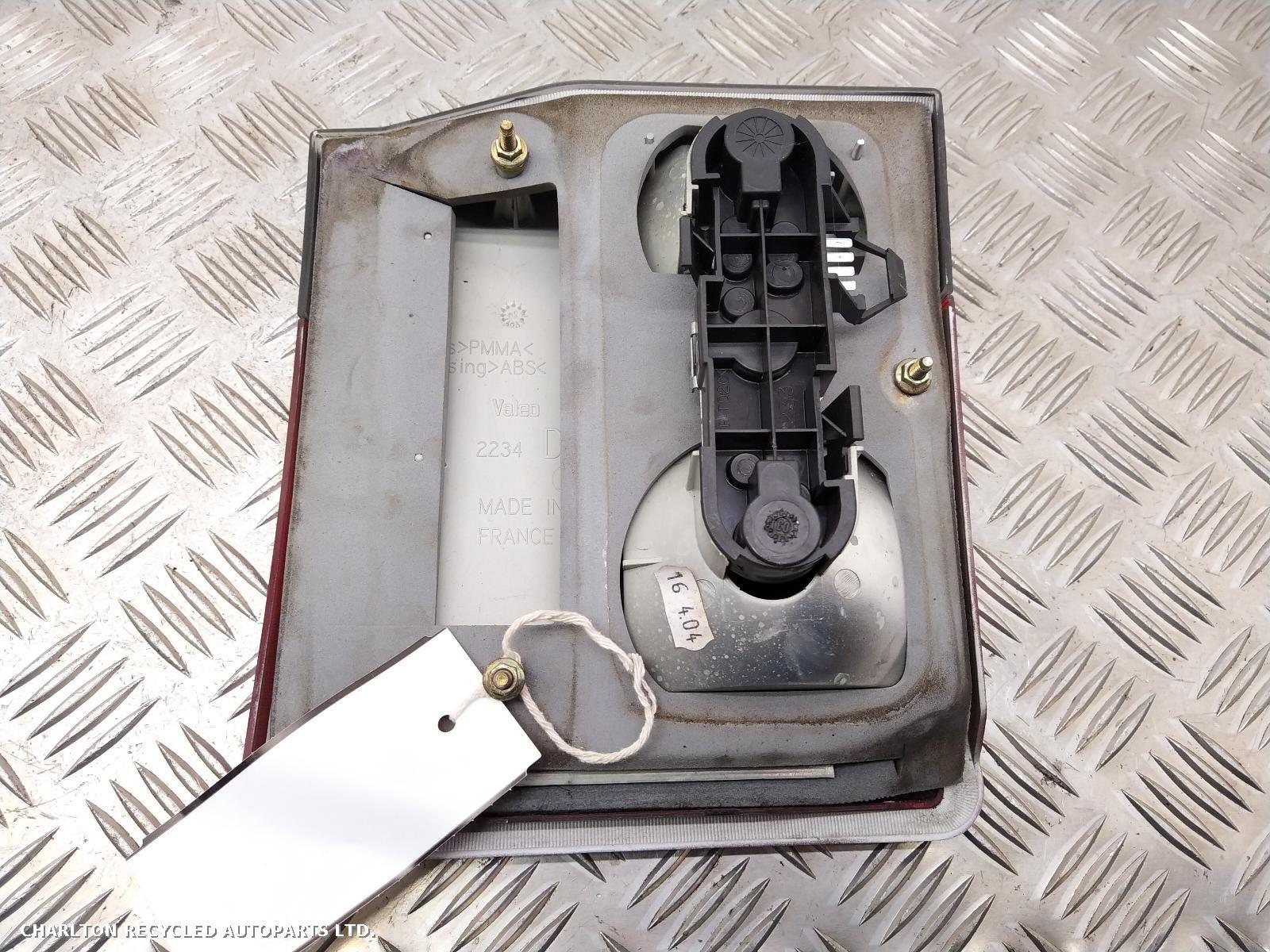 View Auto part R Taillight LAND ROVER RANGE ROVER 1999