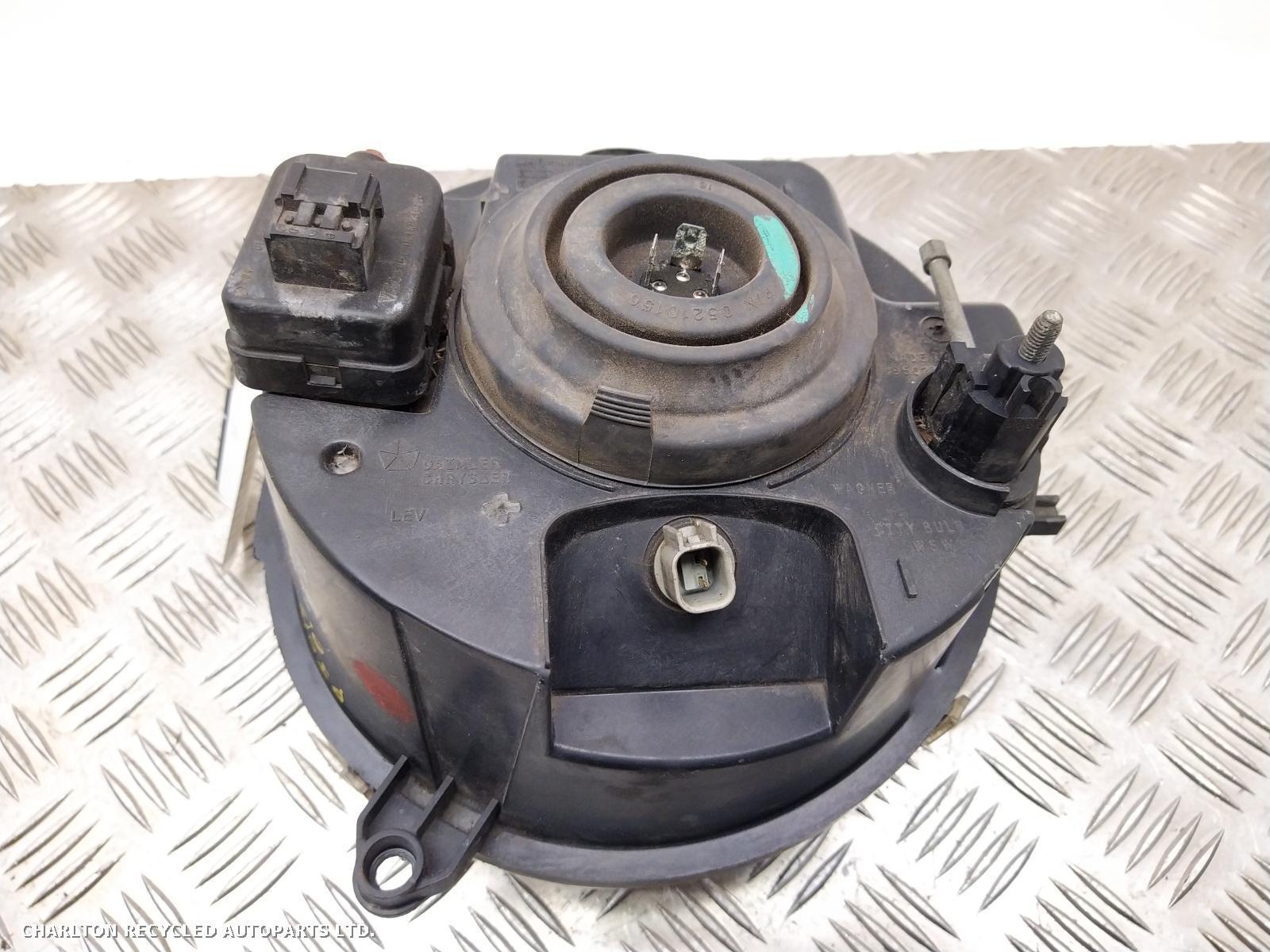 View Auto part R Headlamp JEEP CHEROKEE 2002