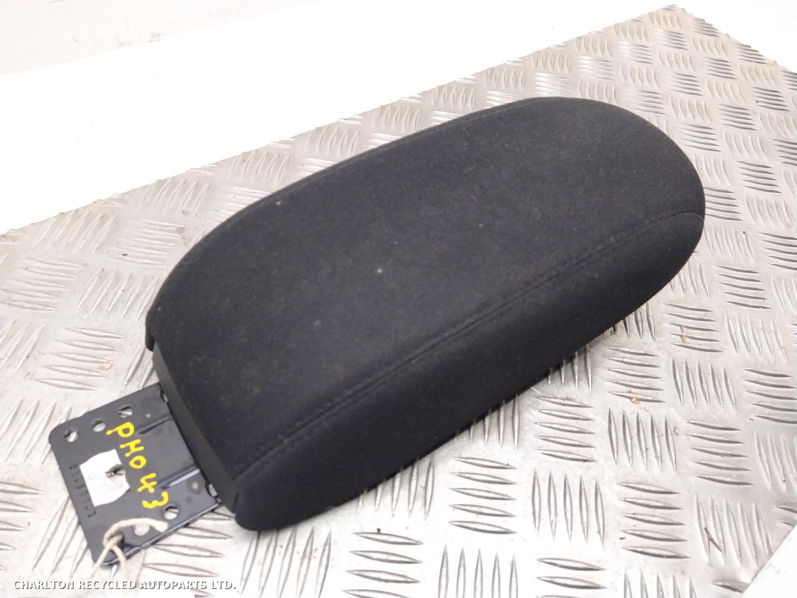 2016 JEEP RENEGADE Armrest View Auto part Armrest JEEP RENEGADE 2016