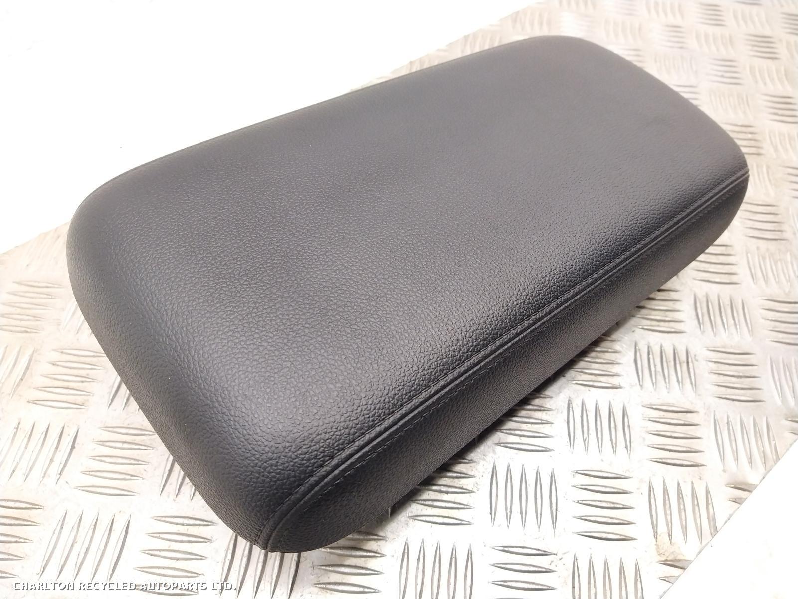 2015 MITSUBISHI OUTLANDER Armrest View Auto part Armrest MITSUBISHI OUTLANDER 2015