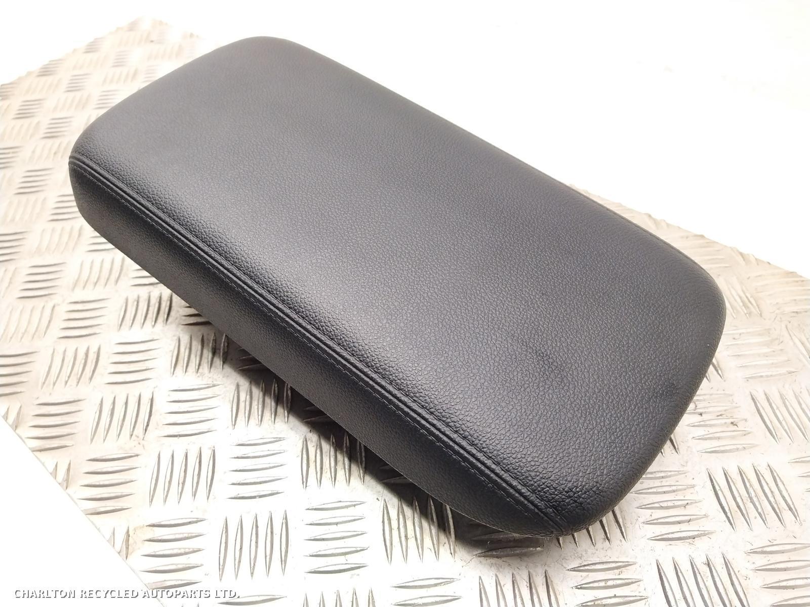 2015 MITSUBISHI OUTLANDER Armrest View Auto part Armrest MITSUBISHI OUTLANDER 2015