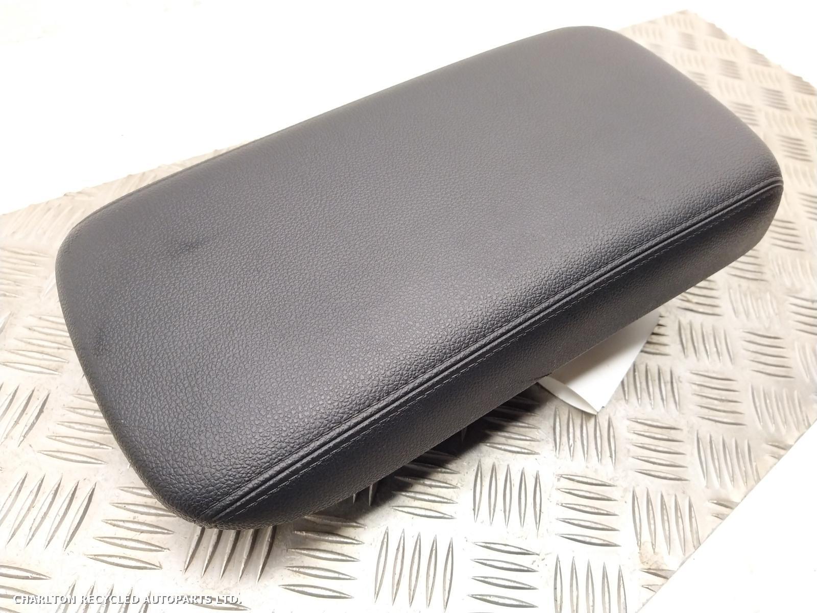2015 MITSUBISHI OUTLANDER Armrest View Auto part Armrest MITSUBISHI OUTLANDER 2015