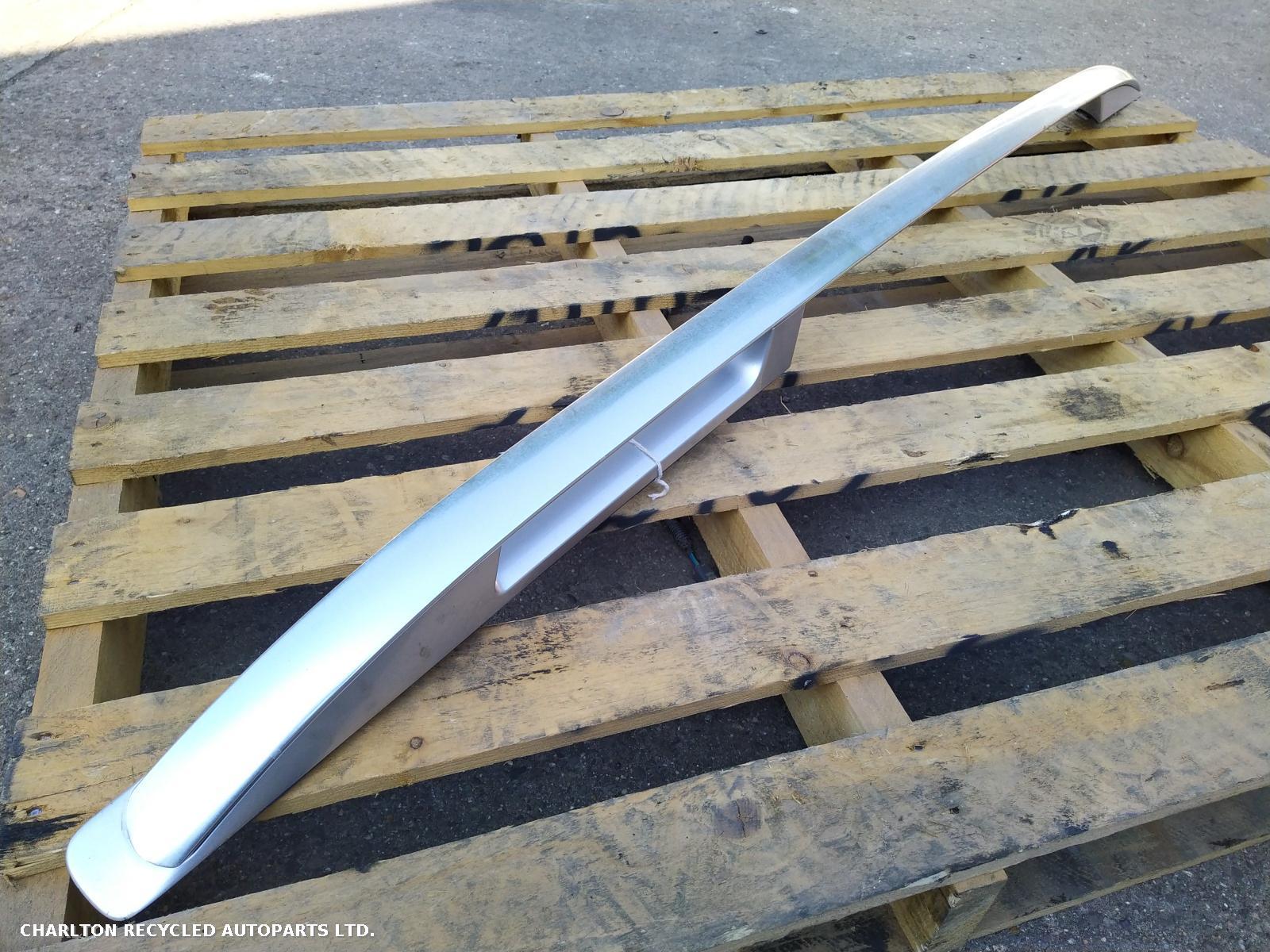 View Auto part Roof Rail VOLKSWAGEN TOUAREG 2009
