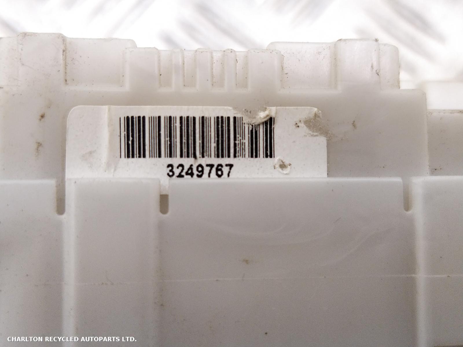 View Auto part Fuse Box TOYOTA HILUX 2012