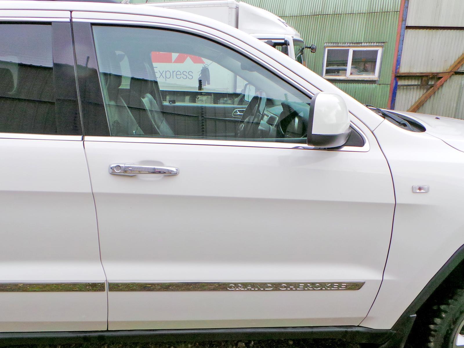View Auto part R Front Door JEEP GRAND CHEROKEE 2013
