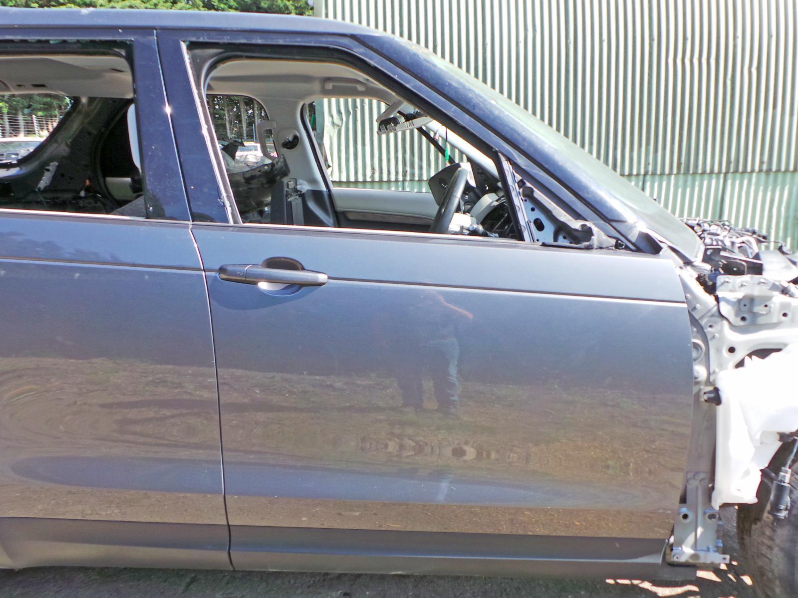 View Auto part R Front Door LAND ROVER DISCOVERY 2018