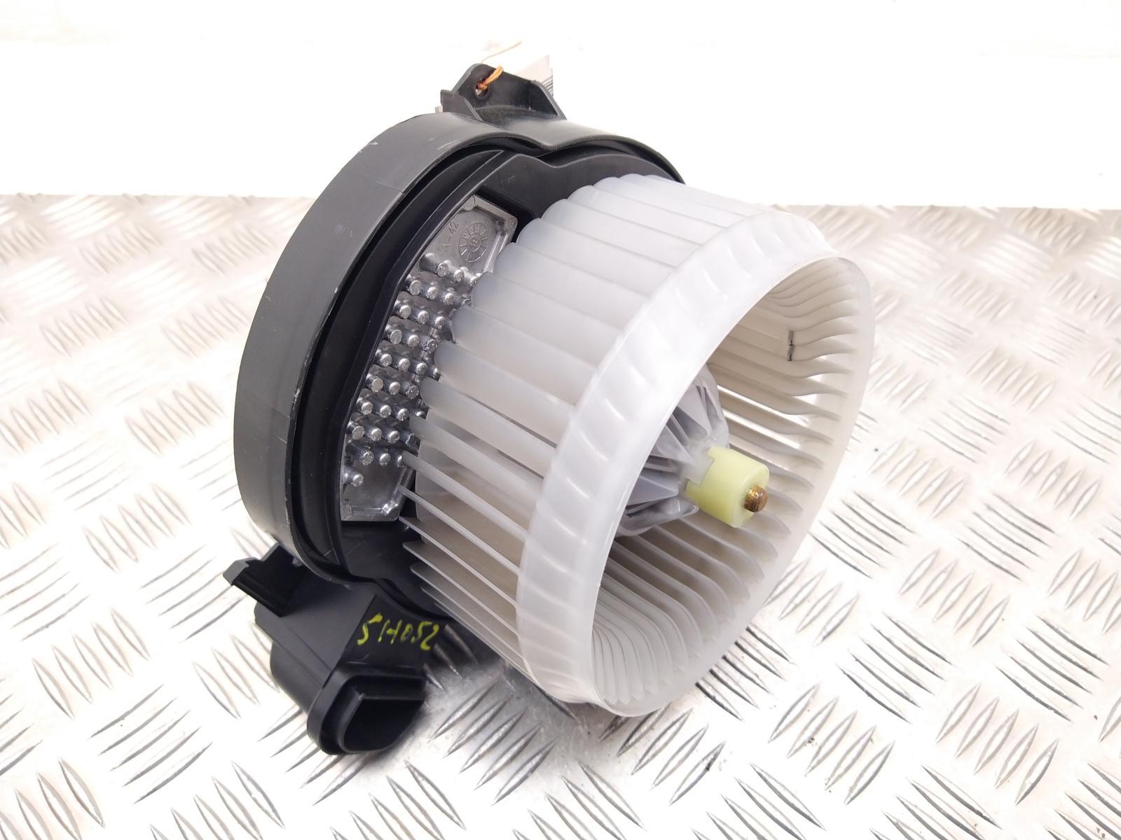 View Auto part Heater Motor/Assembly LAND ROVER RANGE ROVER VELAR 2019