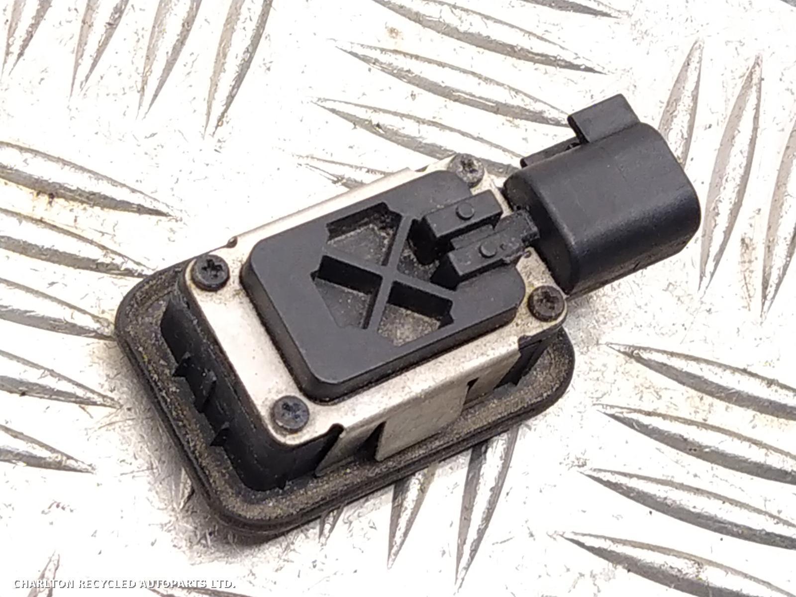 View Auto part Bootlid/Tailgate Micro Switch LAND ROVER RANGE ROVER VELAR 2019