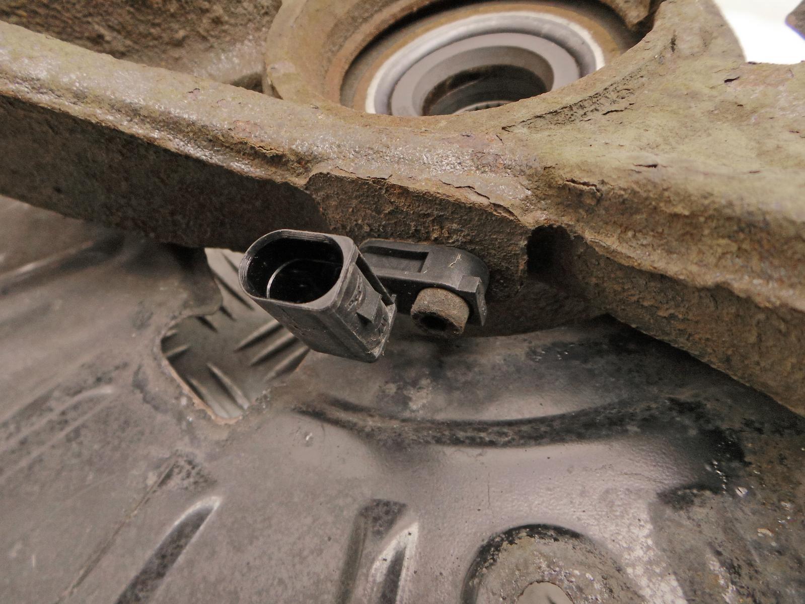 View Auto part LF Hub/Stub Axle Assembly VOLKSWAGEN TOUAREG 2013