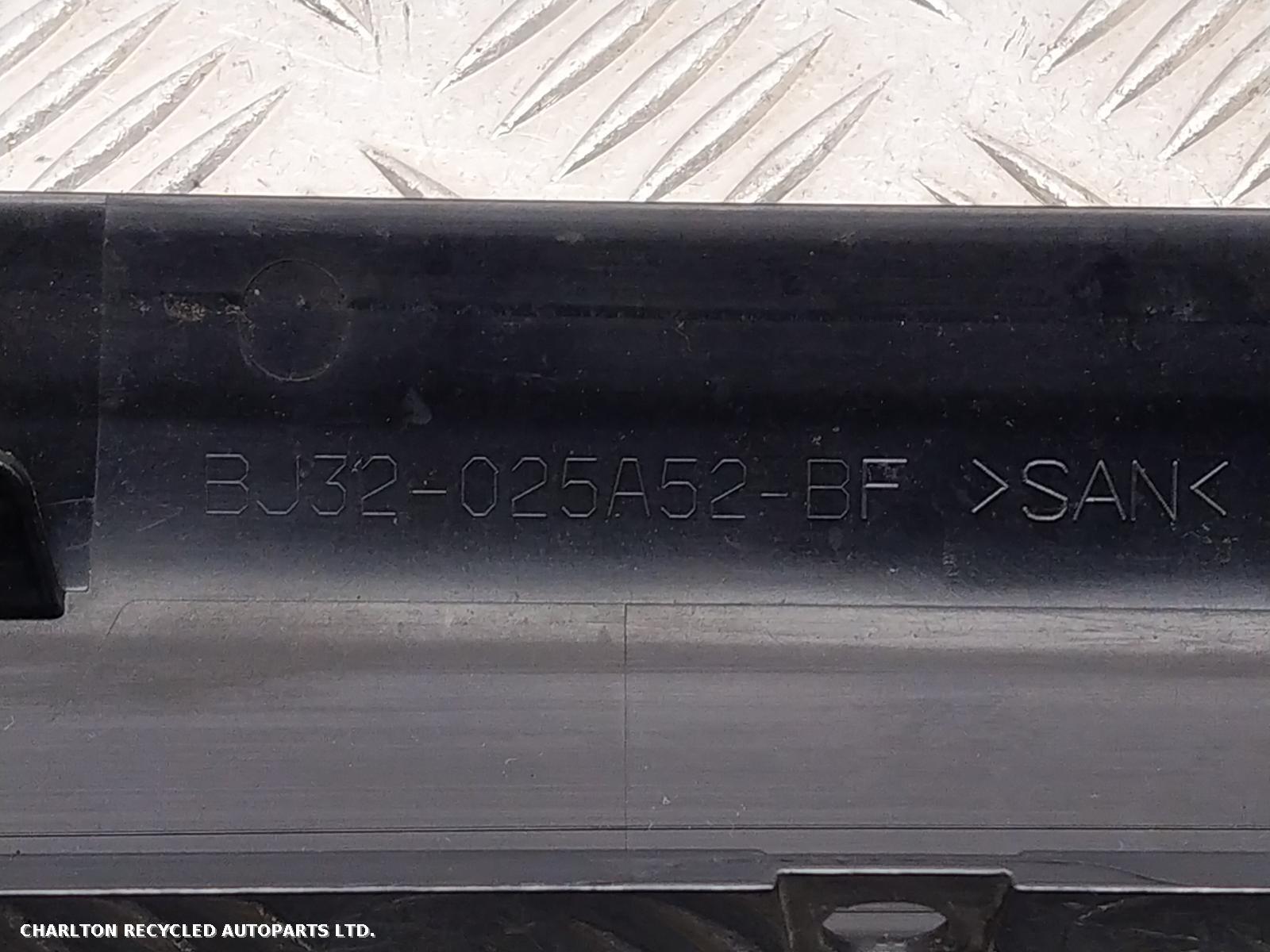 View Auto part A Post Moulding LAND ROVER RANGE ROVER EVOQUE 2013