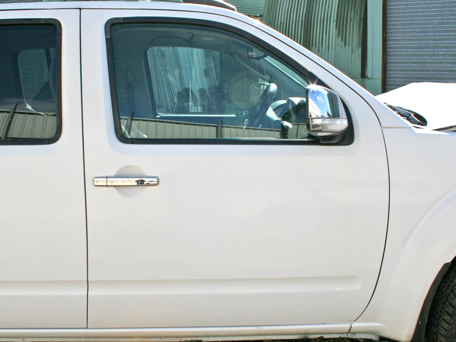View Auto part R Front Door NISSAN NAVARA 2015