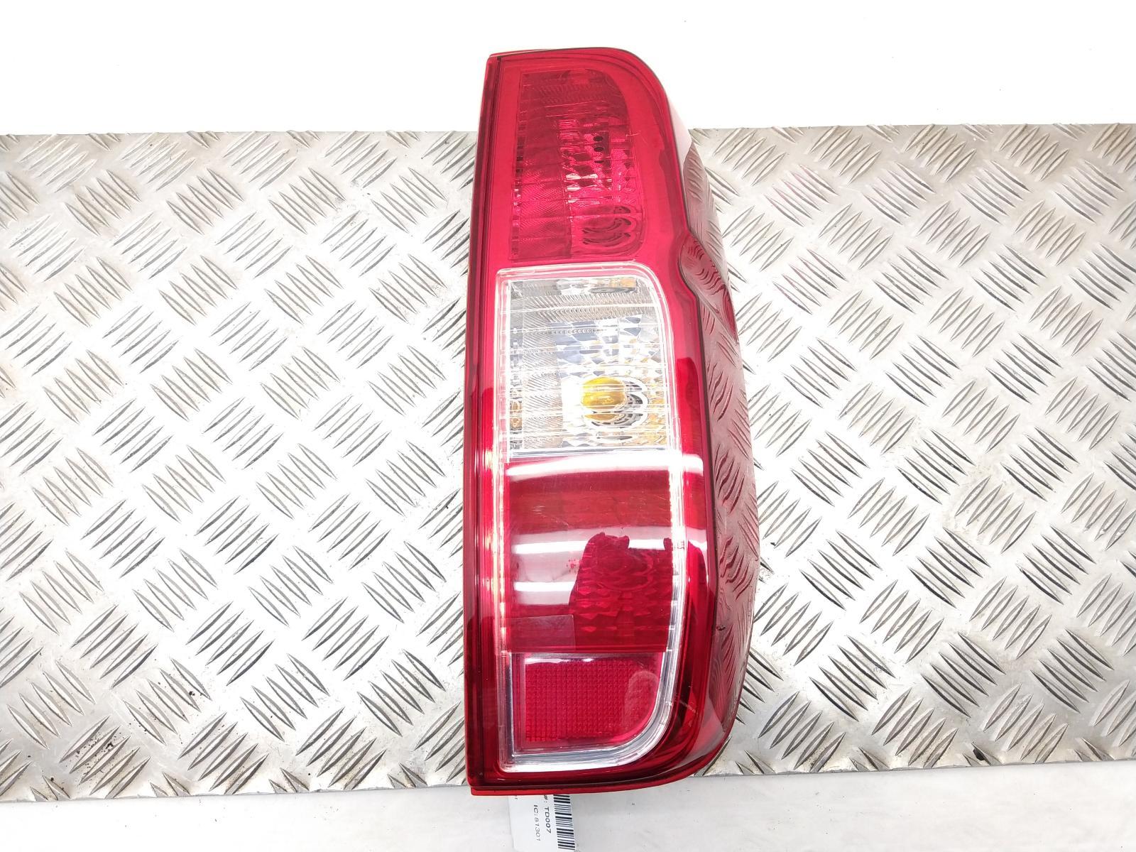 View Auto part R Taillight NISSAN NAVARA 2015