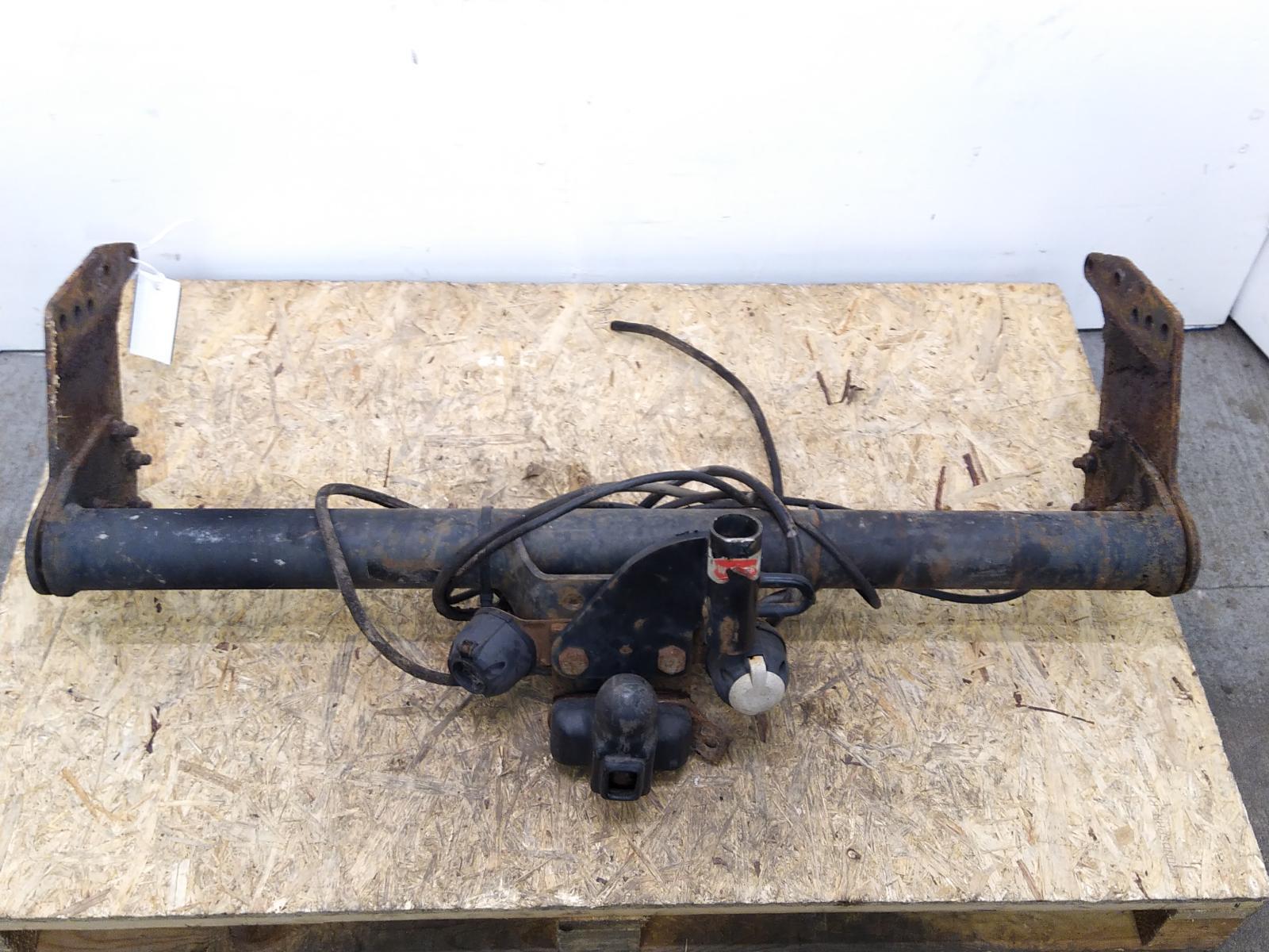 View Auto part Towbar NISSAN NAVARA 2004
