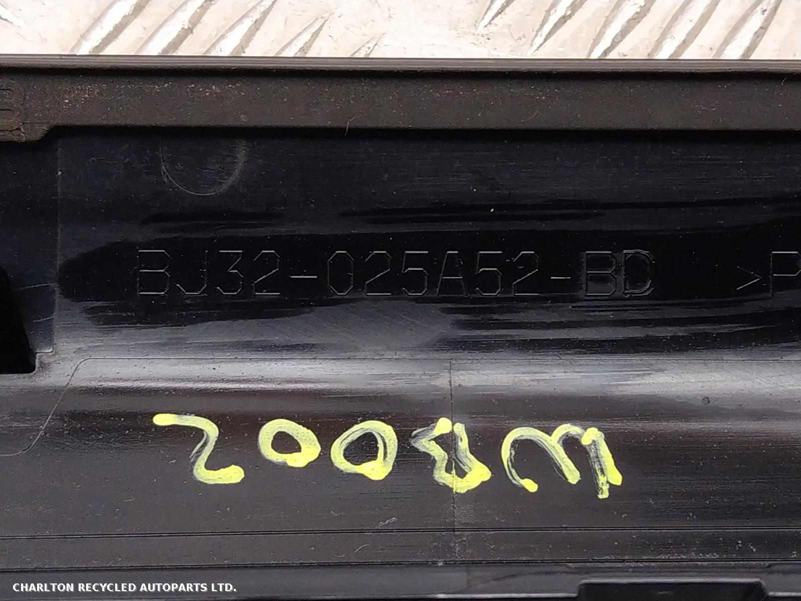 View Auto part A Post Moulding LAND ROVER RANGE ROVER EVOQUE 2012