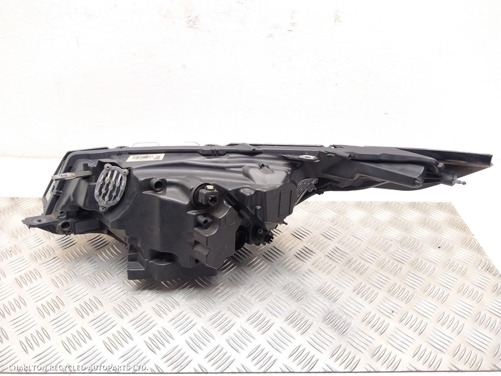 View Auto part R Headlamp LAND ROVER DISCOVERY 2019
