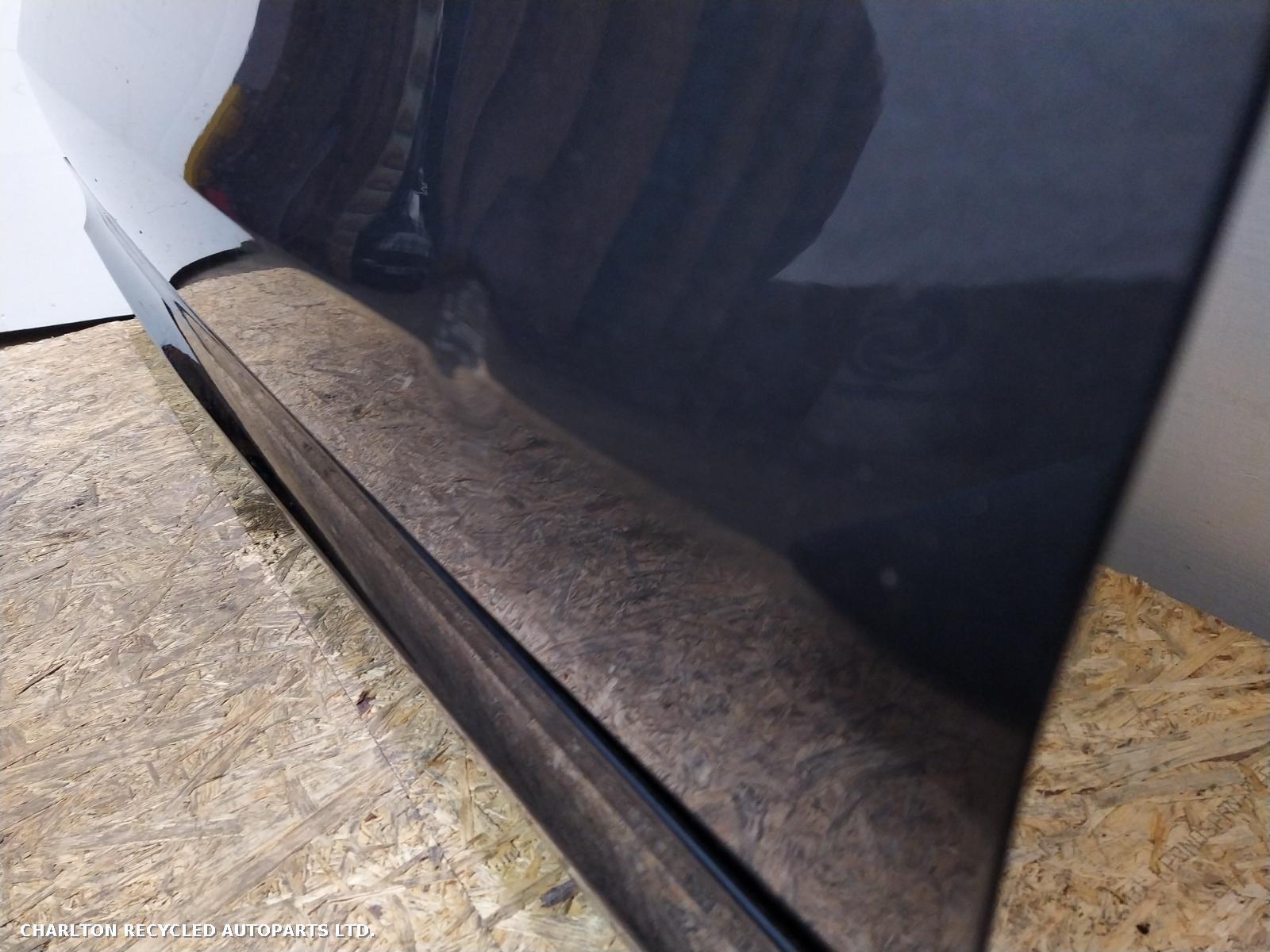 View Auto part R Front Door LAND ROVER DISCOVERY 2019