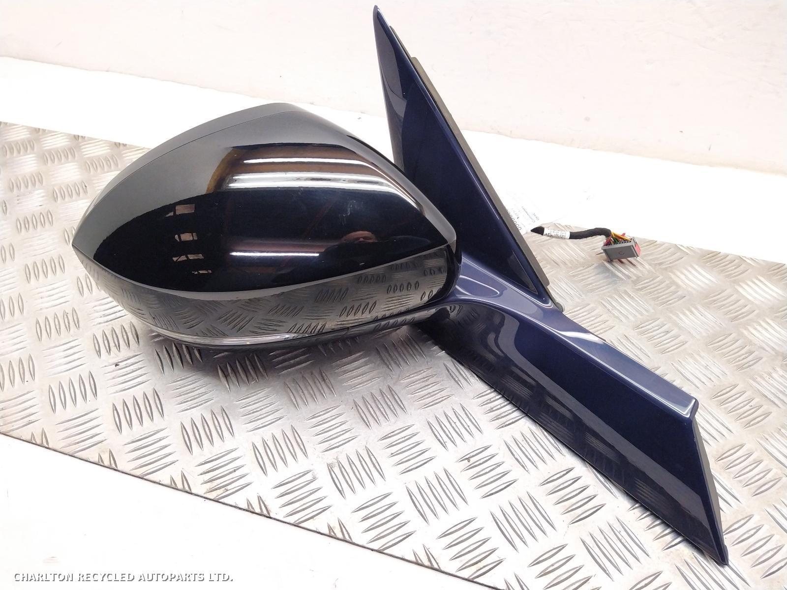 View Auto part R Door Mirror LAND ROVER DISCOVERY 2019