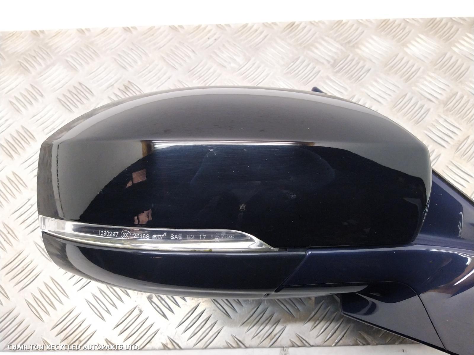 View Auto part R Door Mirror LAND ROVER DISCOVERY 2019