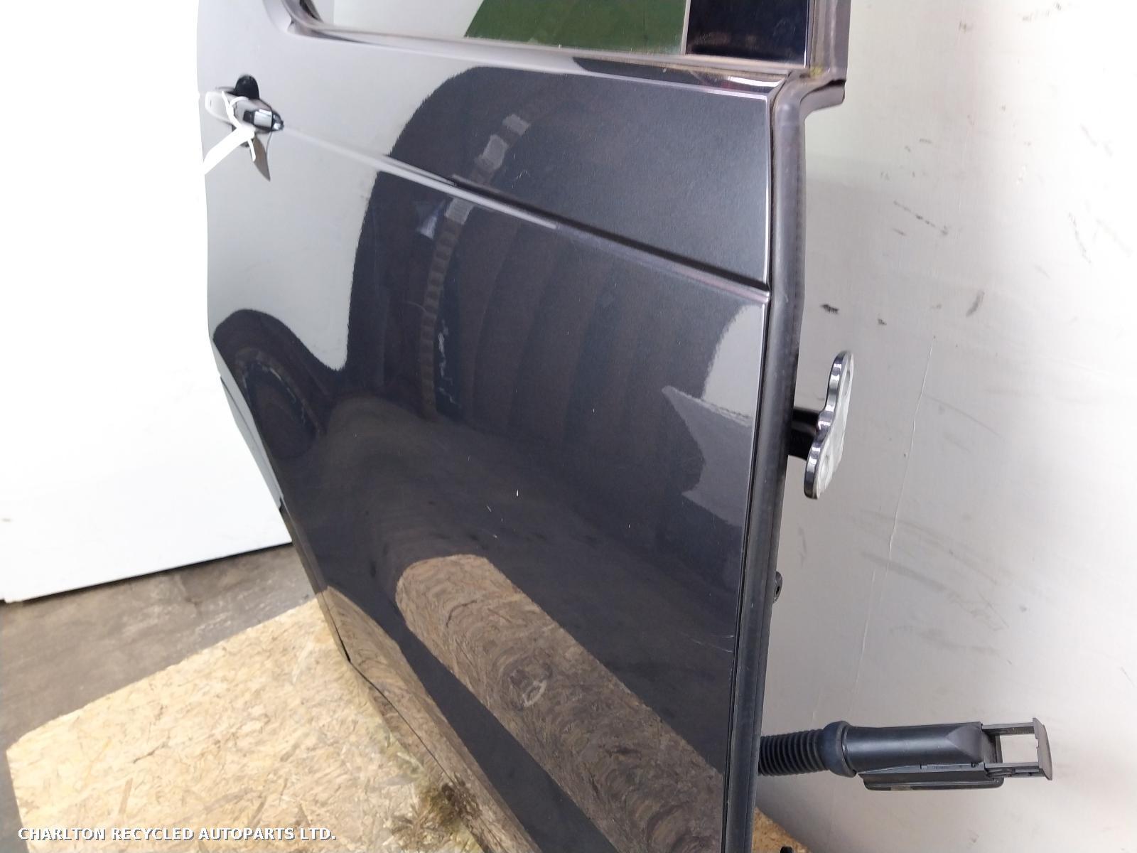 View Auto part R Rear Door LAND ROVER DISCOVERY 2019