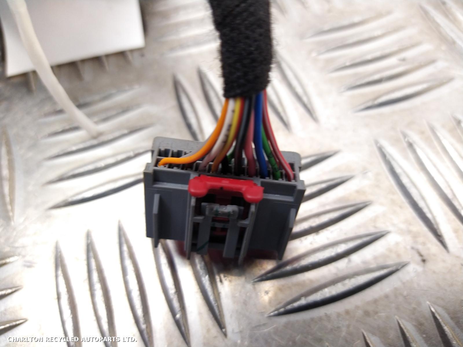 View Auto part L Door Mirror LAND ROVER DISCOVERY 2019