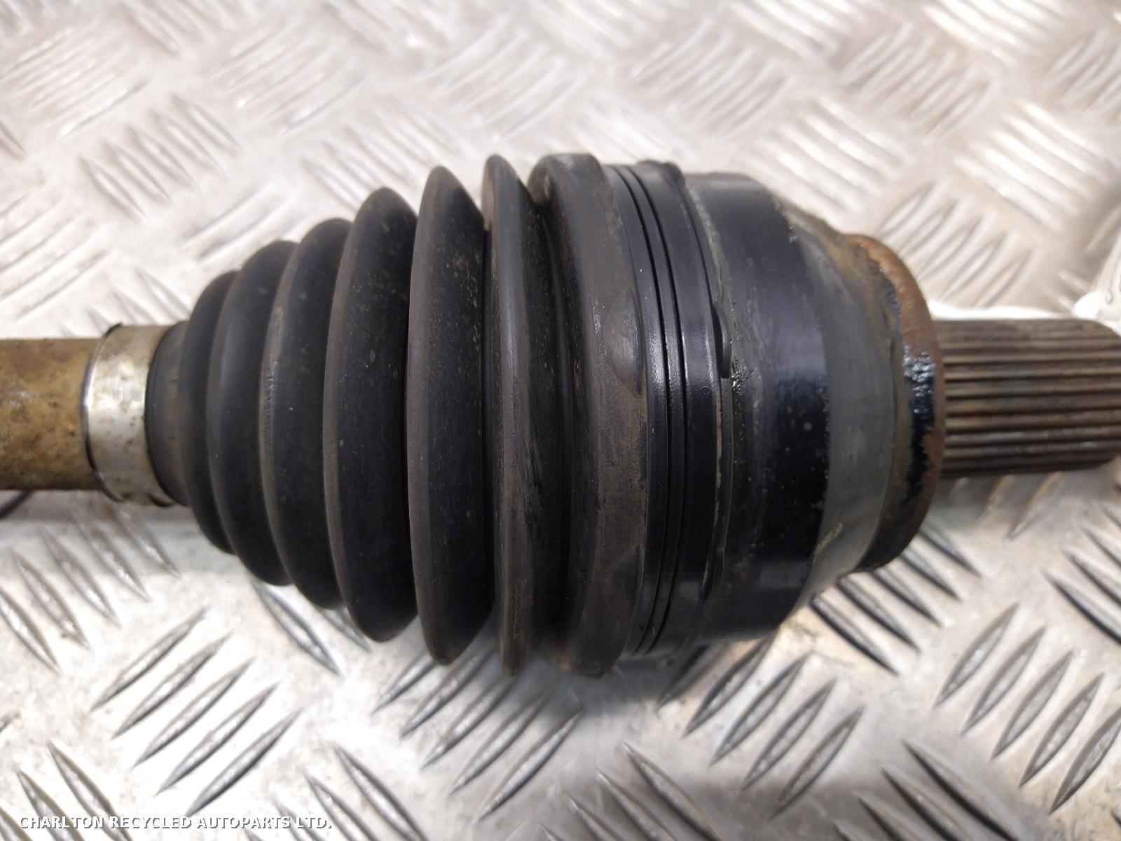 2019 LAND ROVER DISCOVERY Left Driveshaft View Auto part Left Driveshaft LAND ROVER DISCOVERY 2019