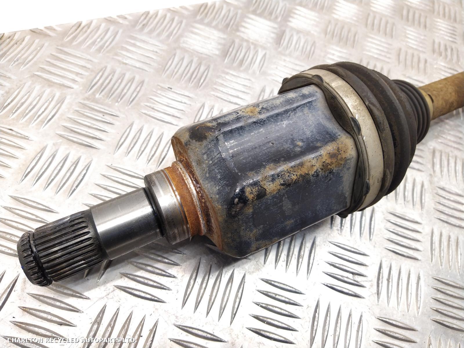 2019 LAND ROVER DISCOVERY Left Driveshaft View Auto part Left Driveshaft LAND ROVER DISCOVERY 2019