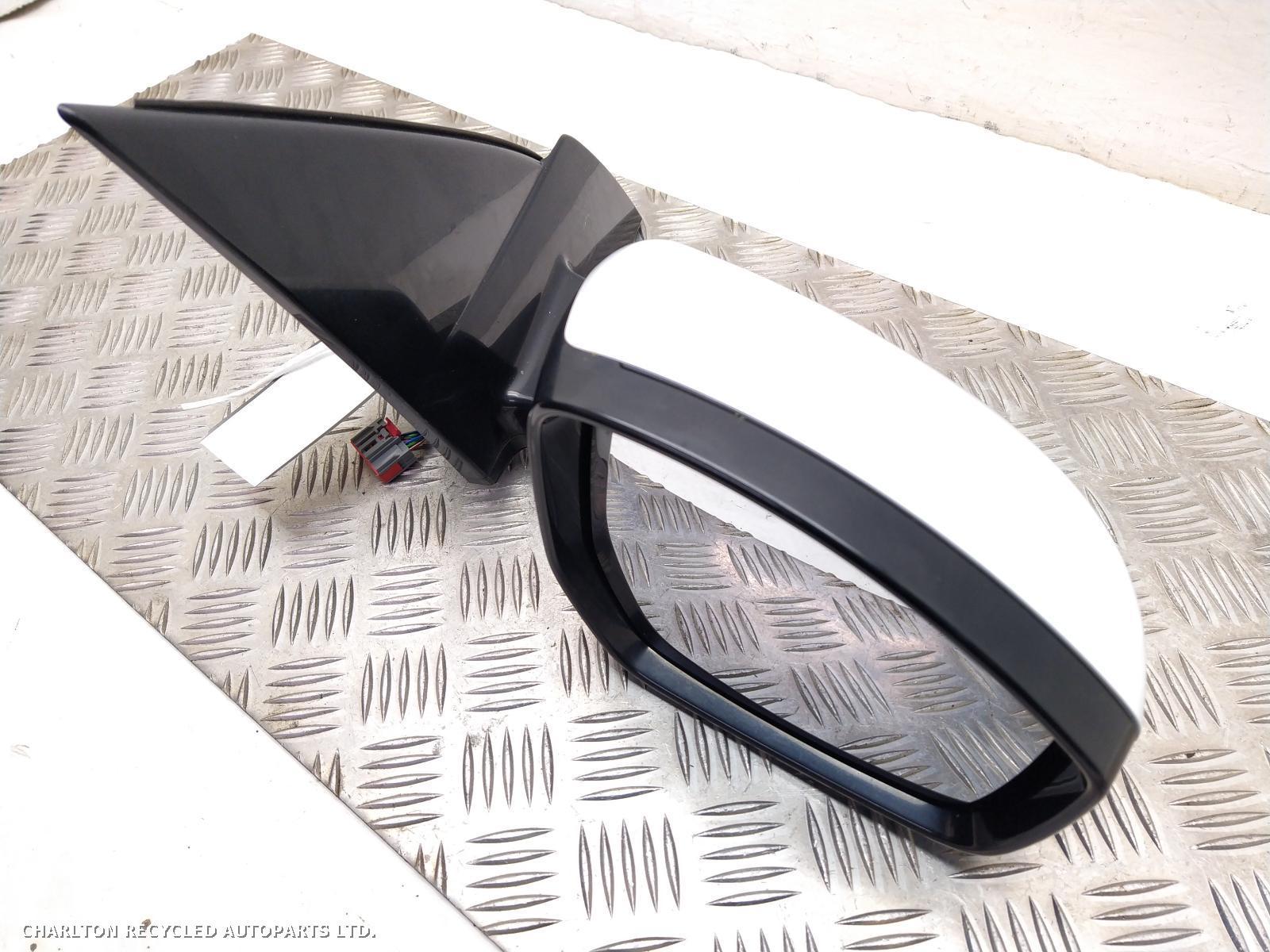 View Auto part R Door Mirror LAND ROVER DISCOVERY SPORT 2016
