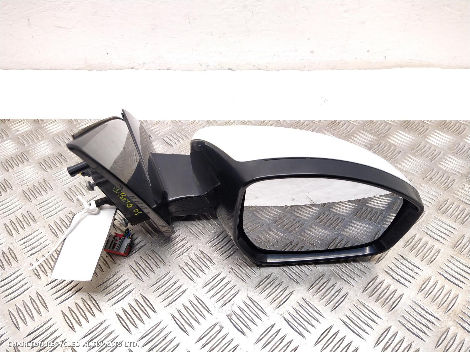 View Auto part R Door Mirror LAND ROVER DISCOVERY SPORT 2016