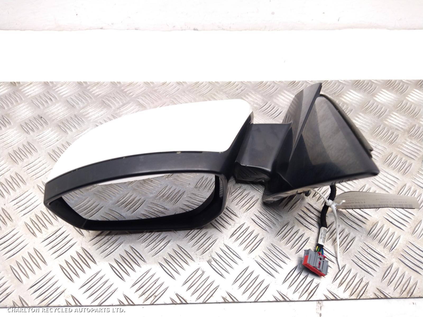 View Auto part L Door Mirror LAND ROVER DISCOVERY SPORT 2016