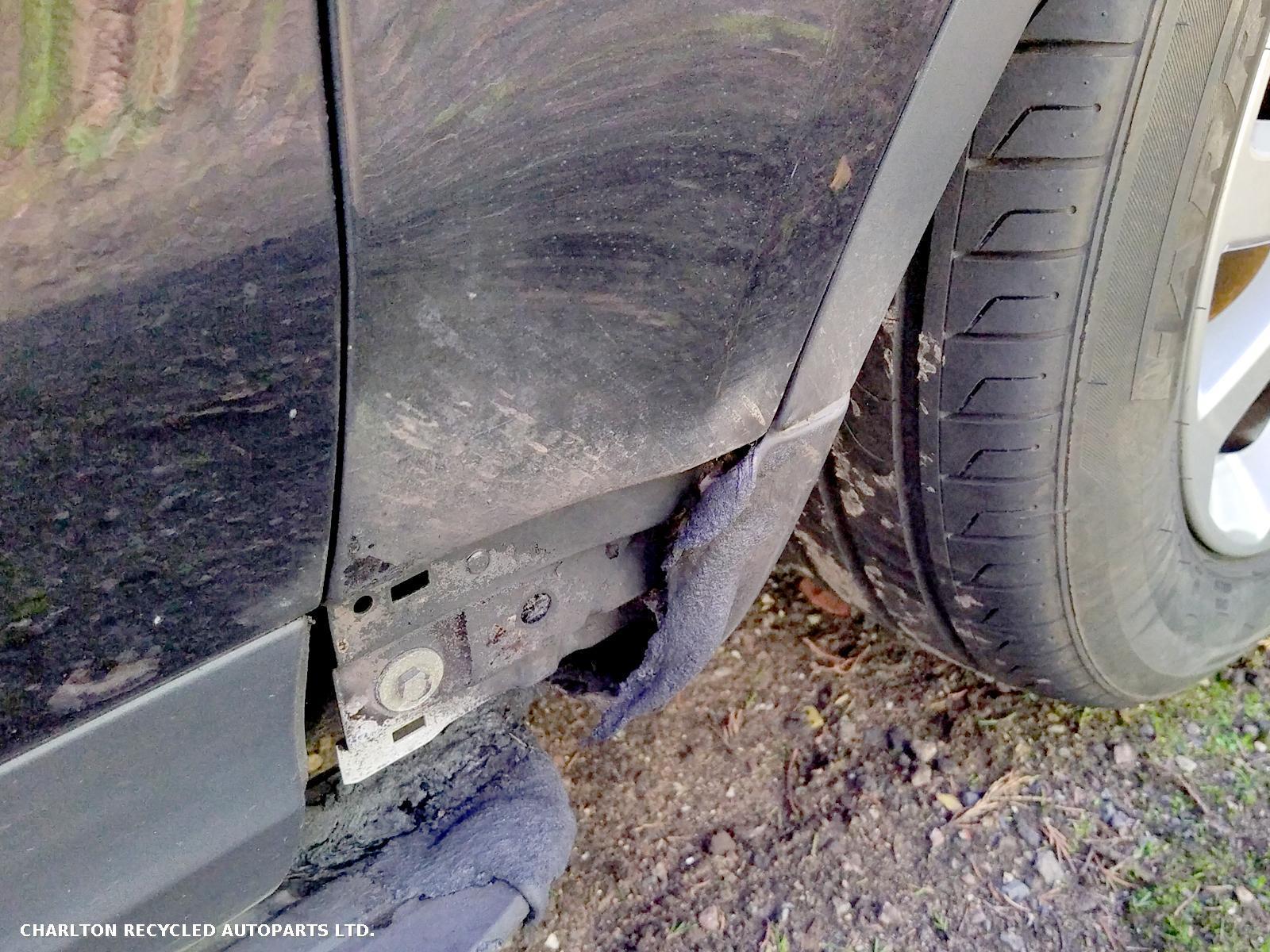 View Auto part R Wing LAND ROVER DISCOVERY 2017