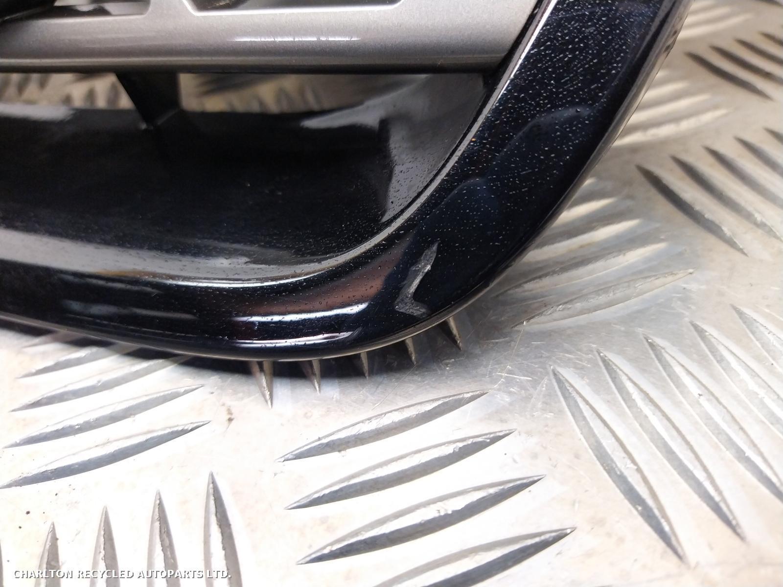 View Auto part Grille LAND ROVER DISCOVERY SPORT 2016