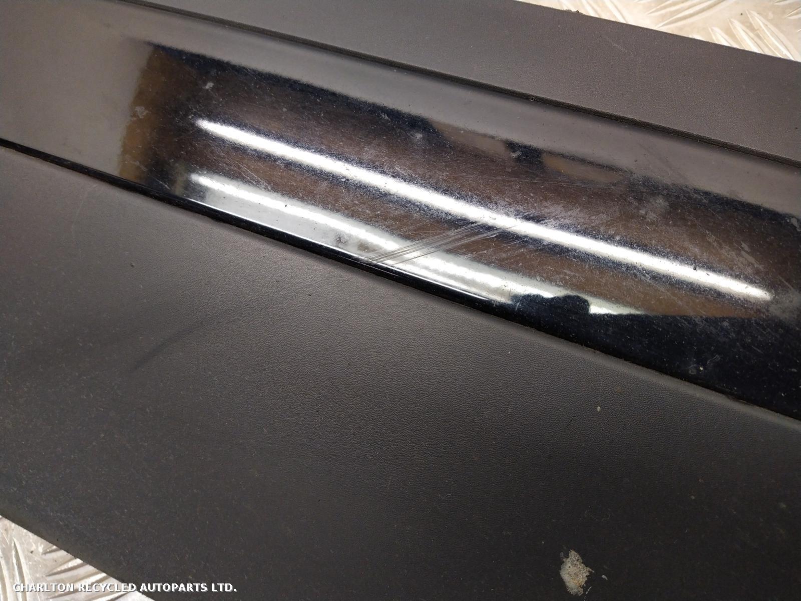 View Auto part Door Trim Exterior RF LAND ROVER RANGE ROVER VELAR 2019