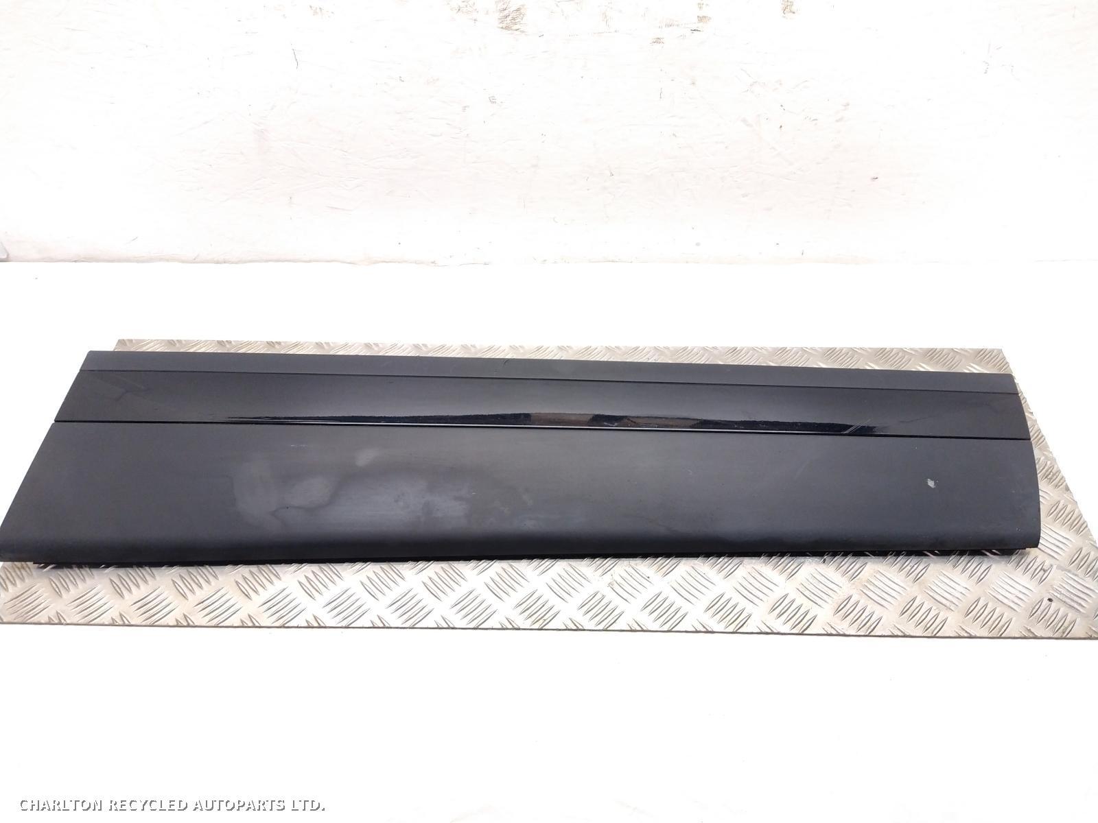 View Auto part Door Trim Exterior RF LAND ROVER RANGE ROVER VELAR 2019