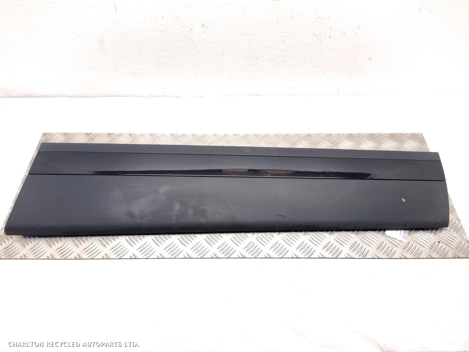 View Auto part Door Trim Exterior RF LAND ROVER RANGE ROVER VELAR 2019