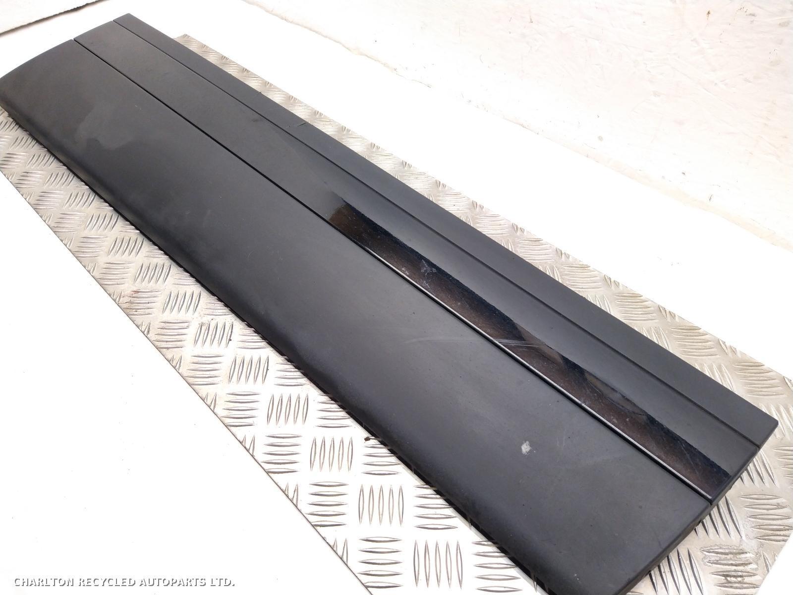 View Auto part Door Trim Exterior RF LAND ROVER RANGE ROVER VELAR 2019