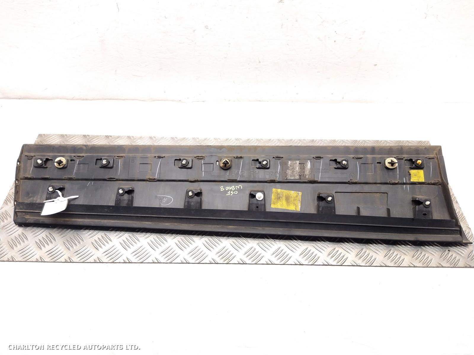 View Auto part Door Trim Exterior RF LAND ROVER RANGE ROVER VELAR 2019