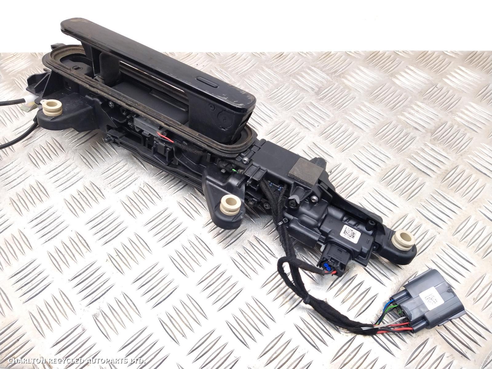 View Auto part Door Handle LAND ROVER RANGE ROVER VELAR 2019