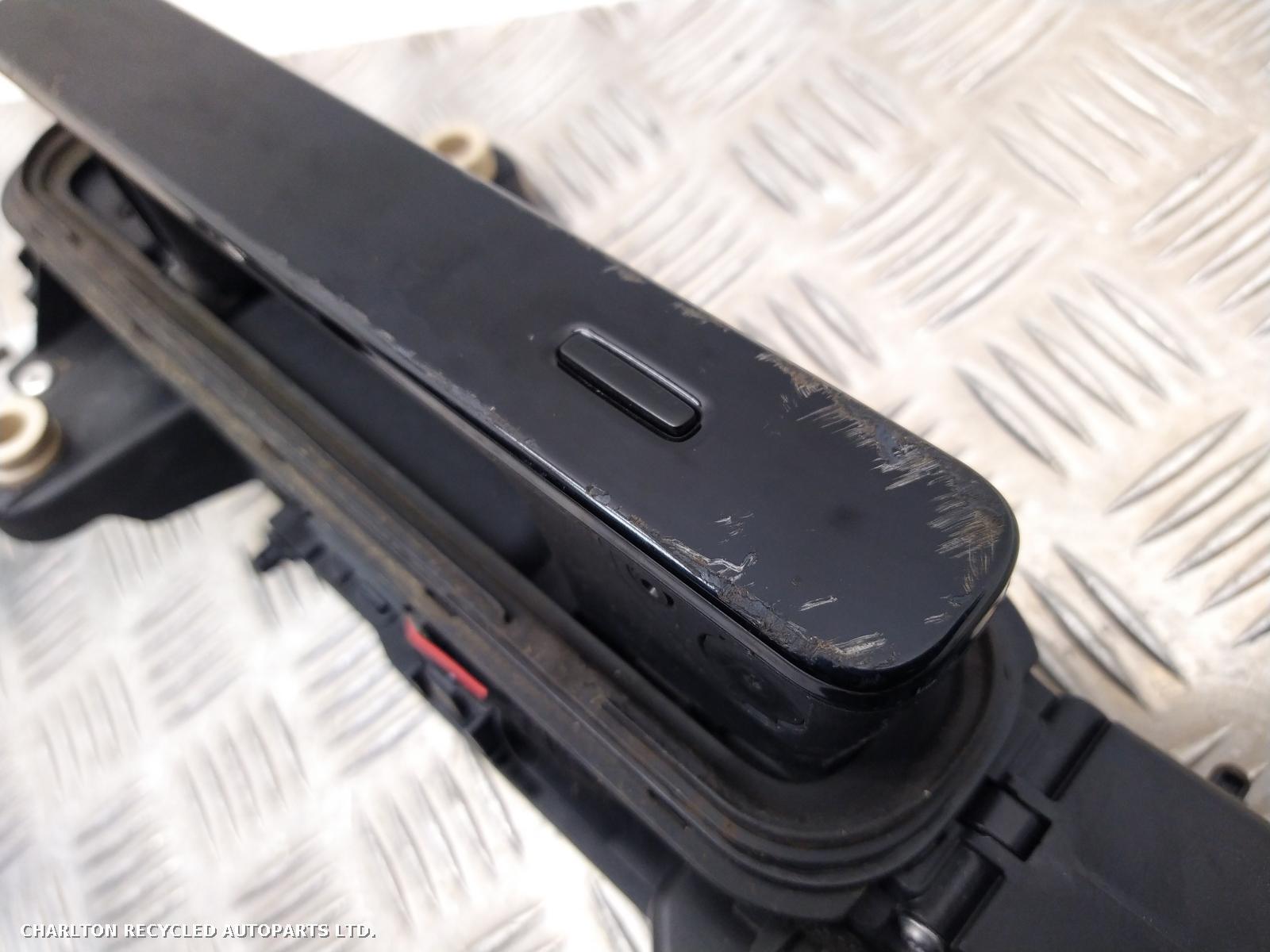 View Auto part Door Handle LAND ROVER RANGE ROVER VELAR 2019