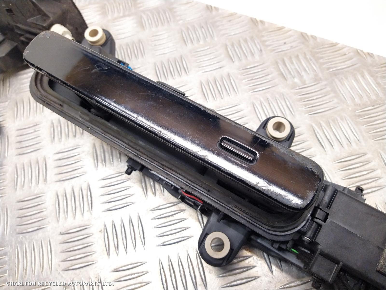 View Auto part Door Handle LAND ROVER RANGE ROVER VELAR 2019