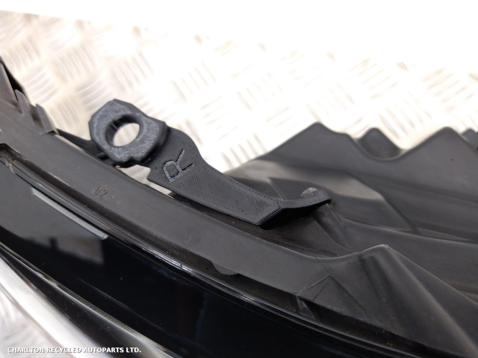 View Auto part R Headlamp LAND ROVER DISCOVERY 2017