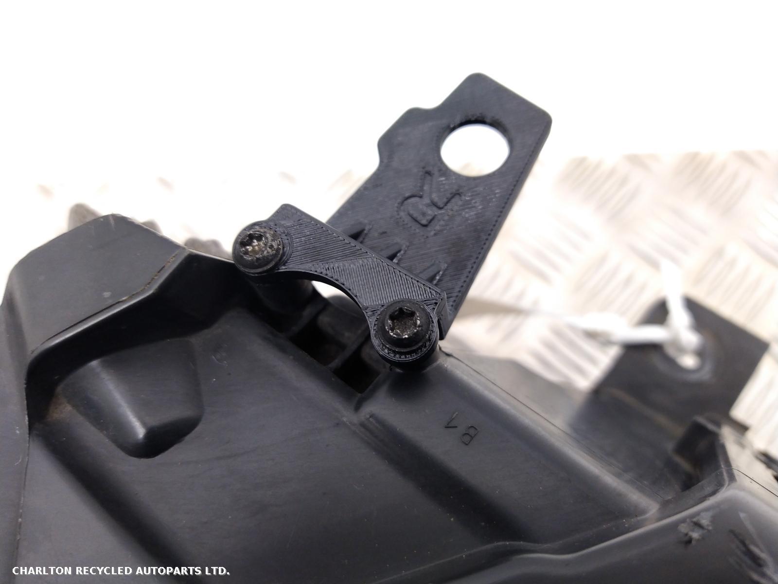 View Auto part R Headlamp LAND ROVER DISCOVERY 2017