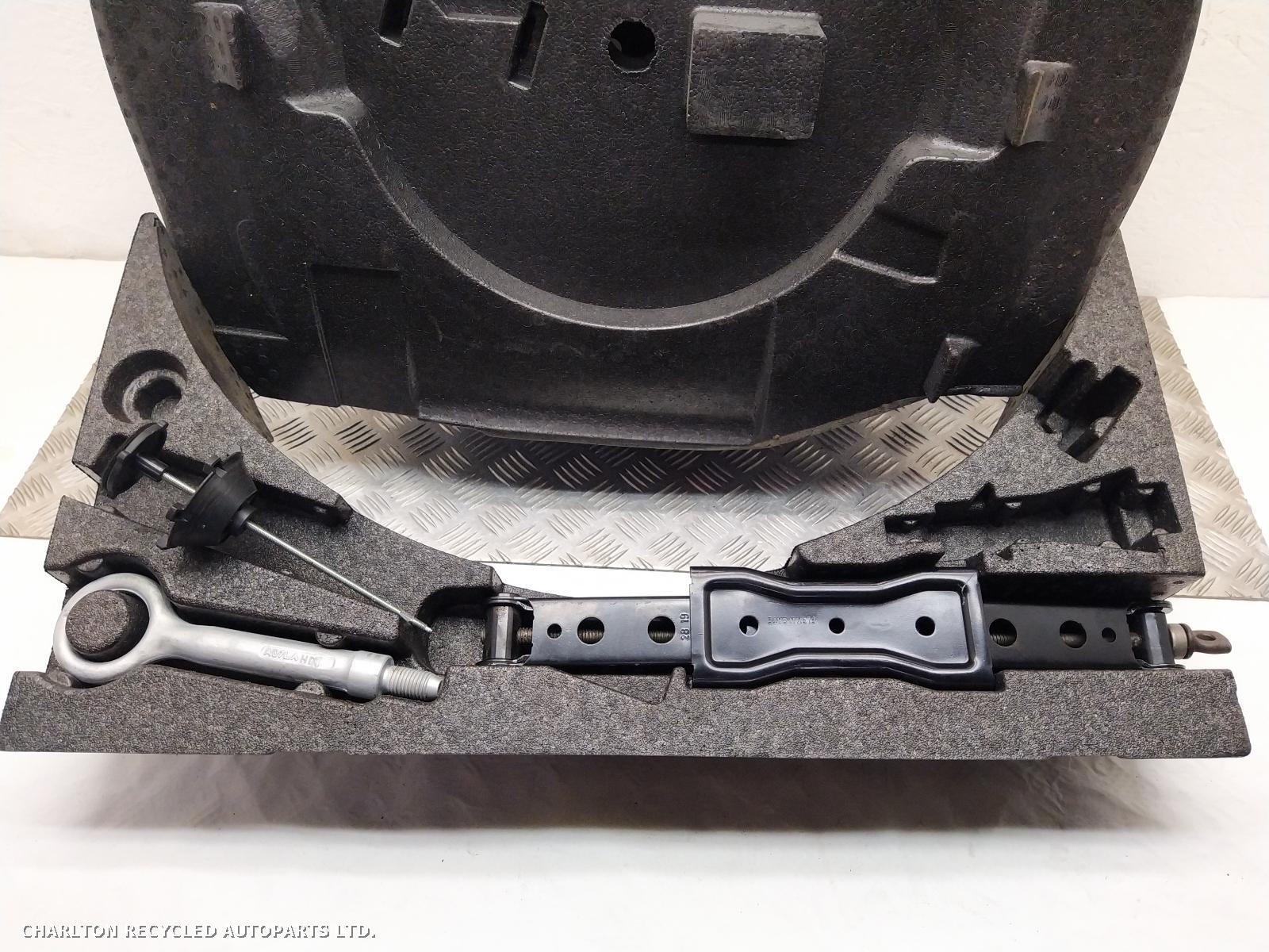 View Auto part Jack/Toolkit LAND ROVER RANGE ROVER VELAR 2019