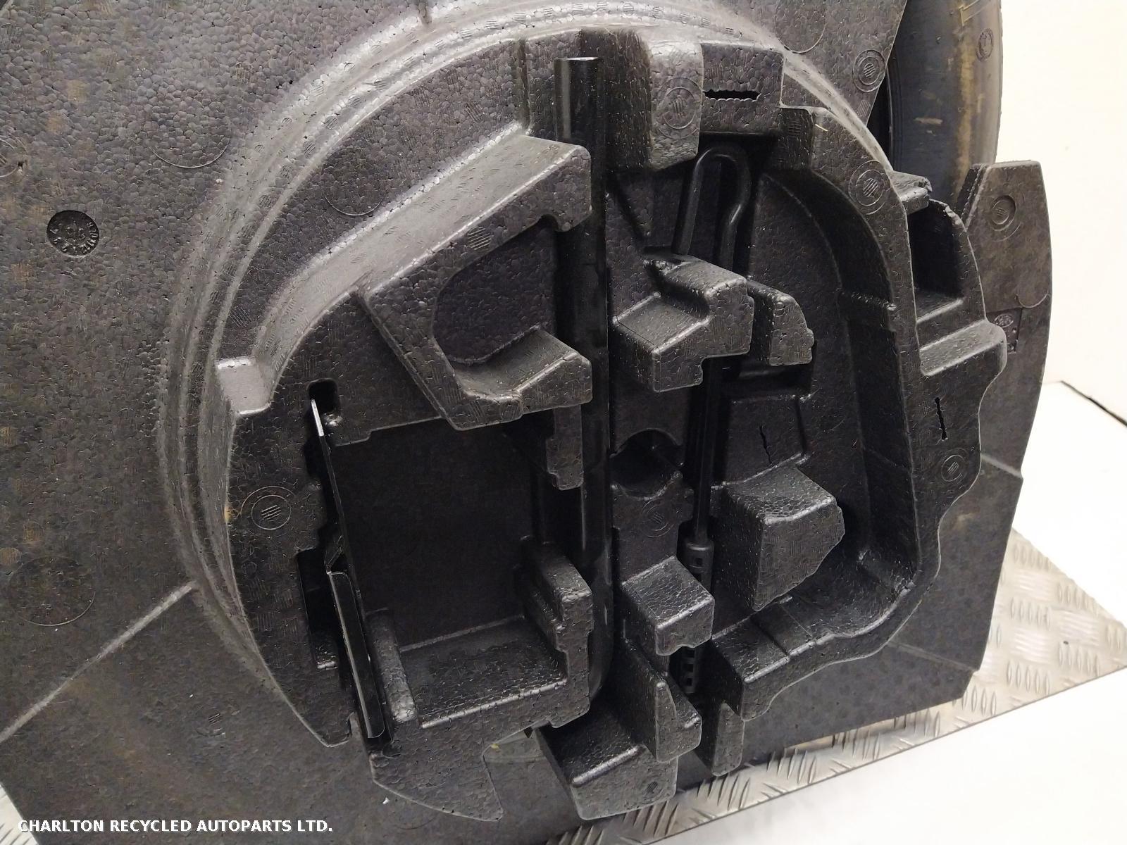 View Auto part Jack/Toolkit LAND ROVER RANGE ROVER VELAR 2019