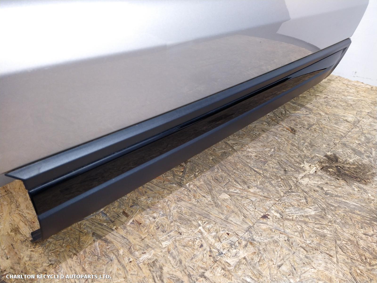 View Auto part R Front Door LAND ROVER RANGE ROVER EVOQUE 2016