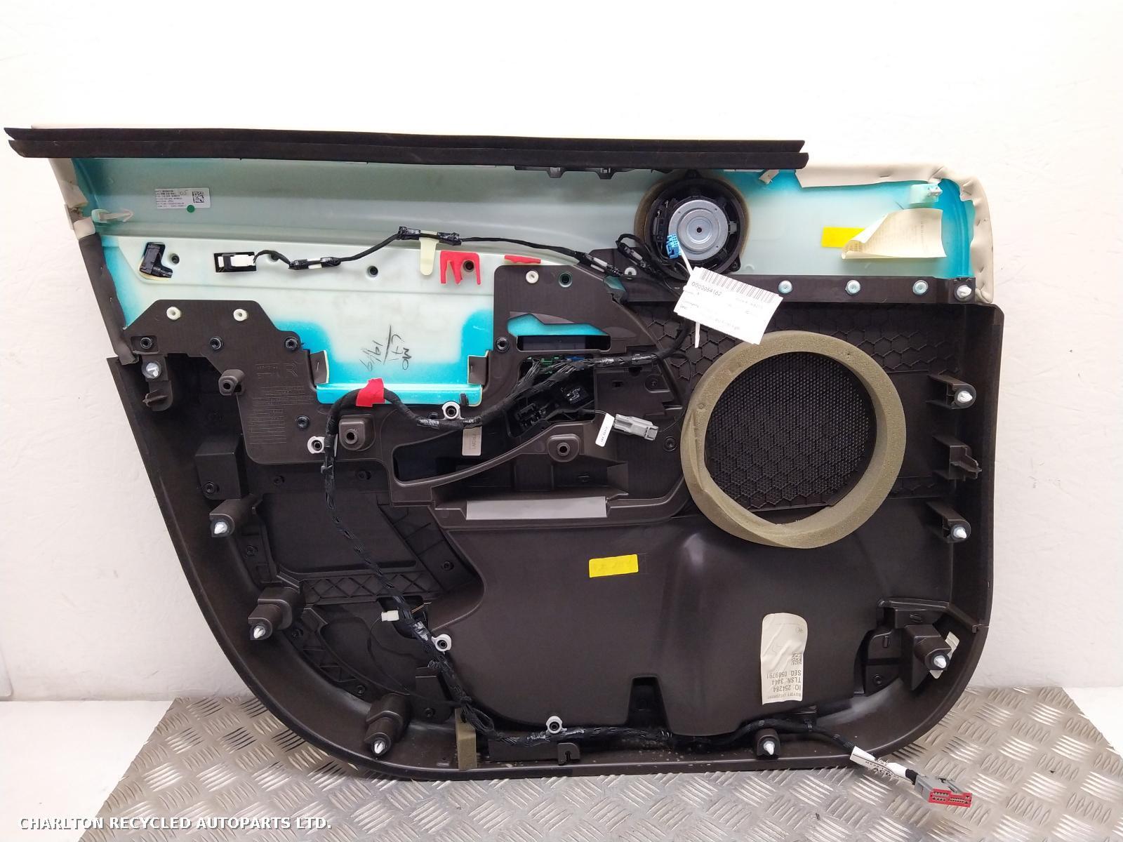 2017 LAND ROVER DISCOVERY Door Panel View Auto part Door Panel LAND ROVER DISCOVERY 2017