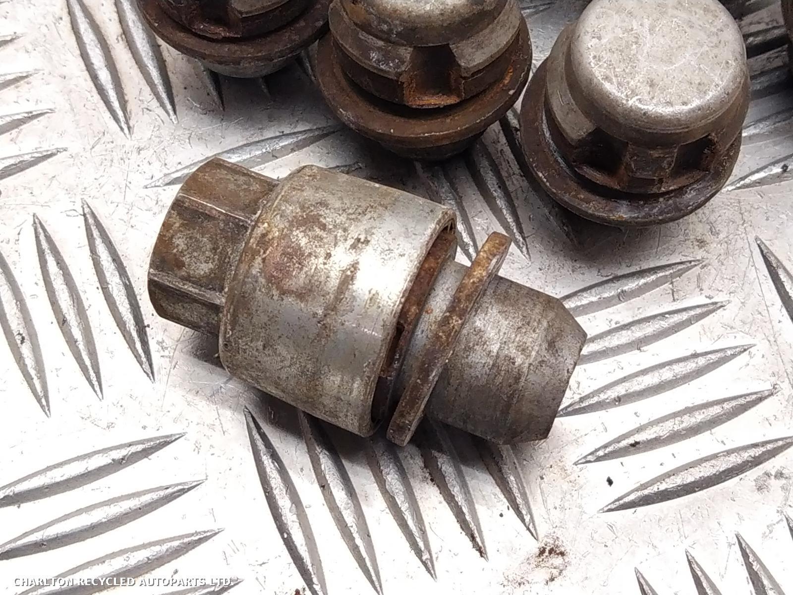 View Auto part Wheel Nut LAND ROVER DISCOVERY 2017