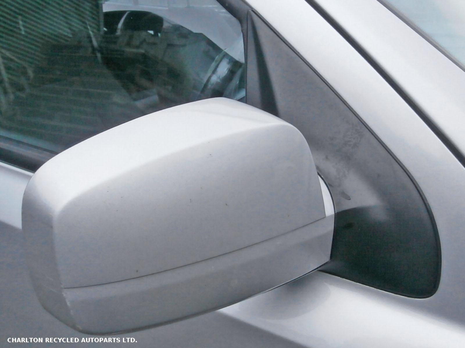 View Auto part Wiper Motor Front KIA SORENTO 2004