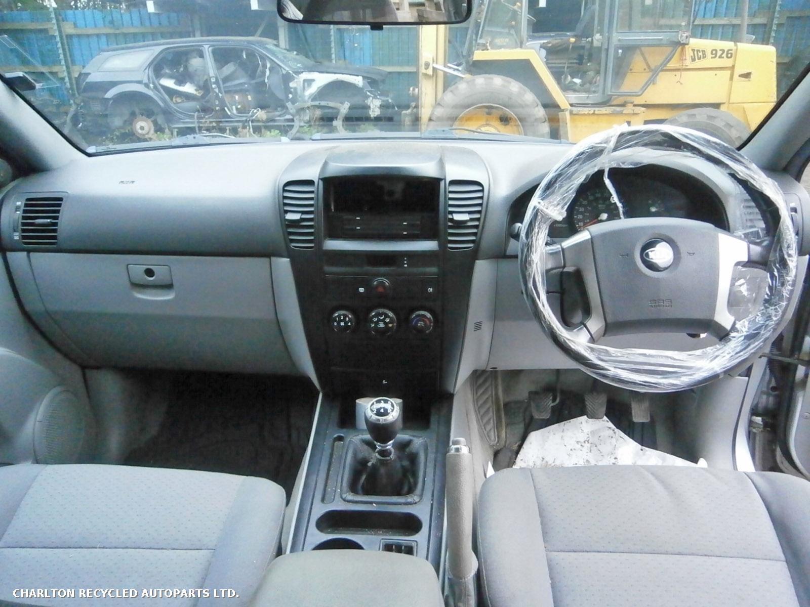 View Auto part Wiper Motor Front KIA SORENTO 2004