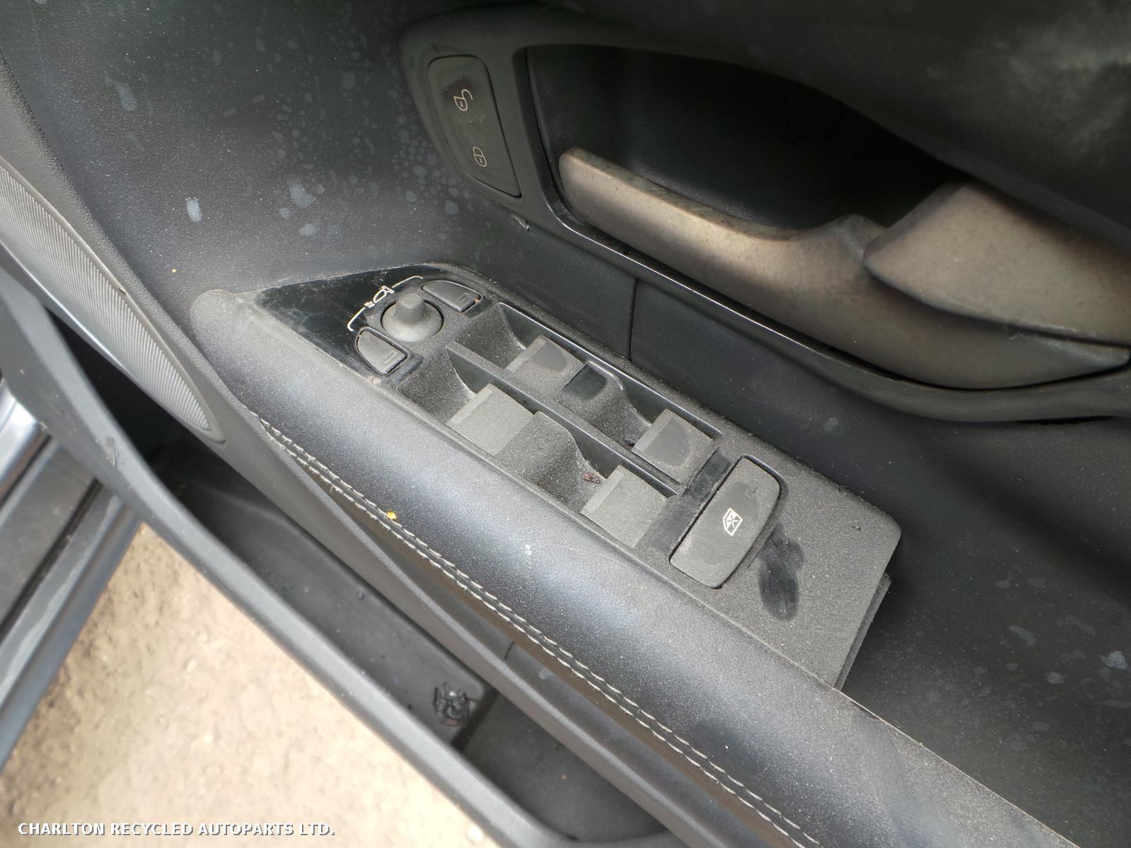 View Auto part R Quarter Window LAND ROVER RANGE ROVER EVOQUE 2015
